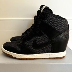 NIKE - Wmns Dunk Sky Hi Essential (Nike Wedge Sneakers)